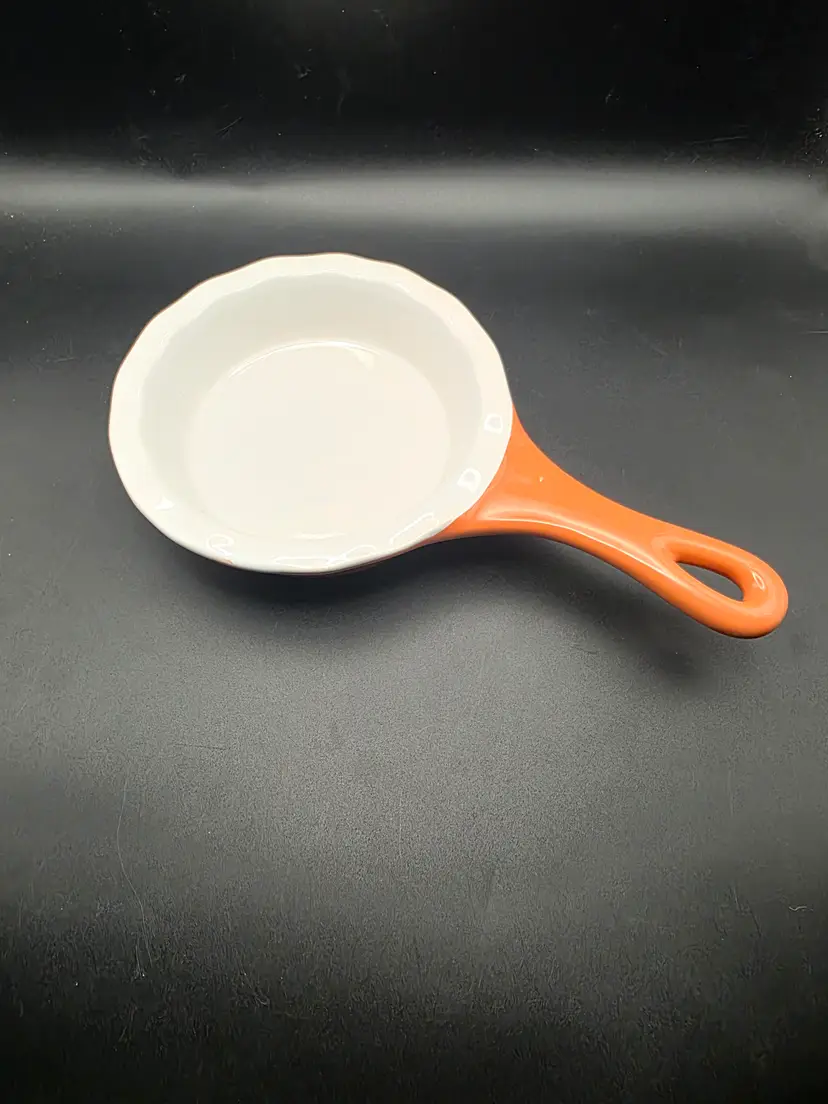 Personal pot pie stoneware baking dish