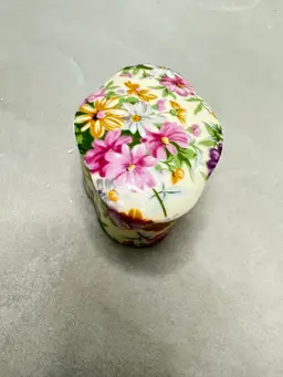 127. Vintage Arnart Royal Chintz Floral Trinket Box