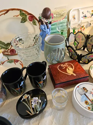 Happy Thursday! ✨️ Vintage Variety 