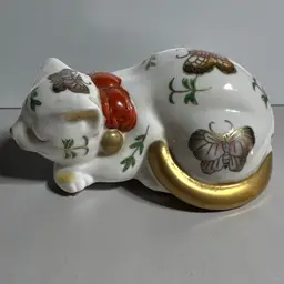026 Vintage Andrea By Sadek Ceramic Small Sleeping Cat With Butterflies And Branches Red Bow Imari Style 1980S 6" X 3.5" X 3"