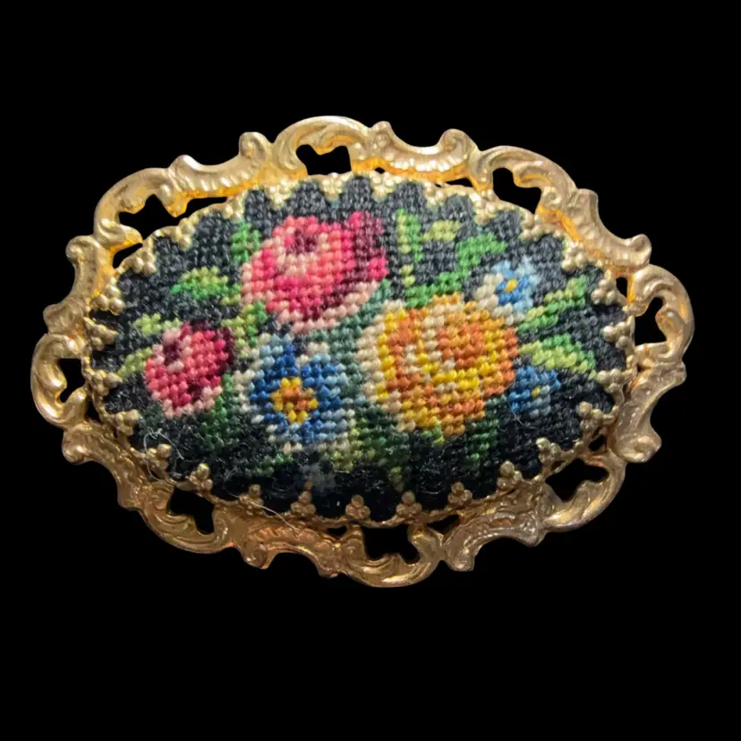 Petite Pointe Roses Floral Goldtone Brooch 2”