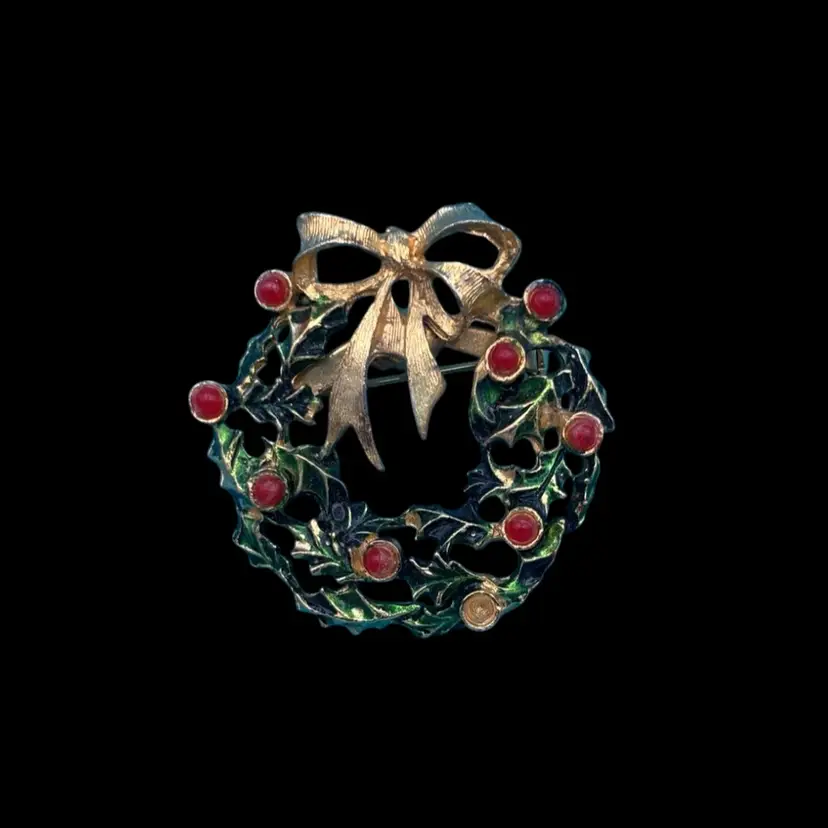 Vintage Holiday Wreath Brooch – Gold Tone with Green Enamel & Red Berries – Bow Accent