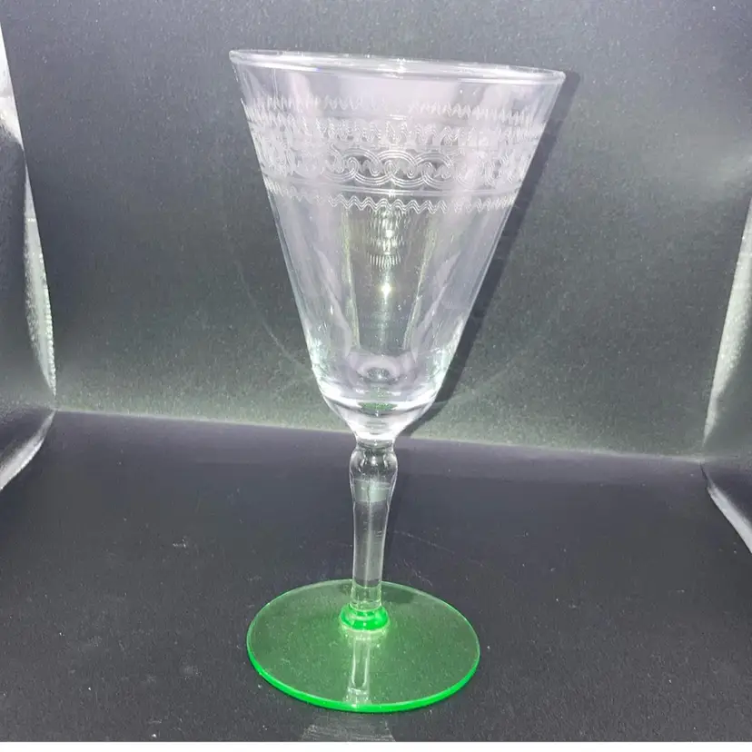 Vintage UV Reactive 7” Tall Glass!  Beautiful Design!