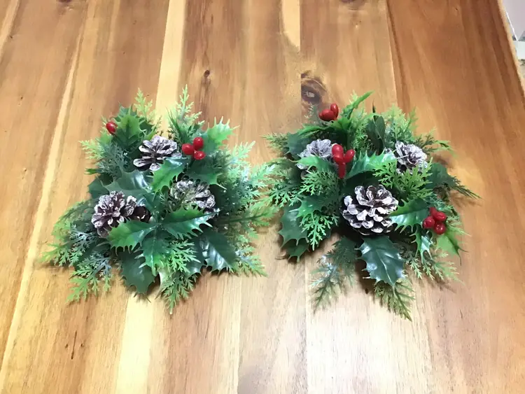 Vintage Plastic Holly Berry Pine Pinecones Christmas Candle Holder Rings Set 2