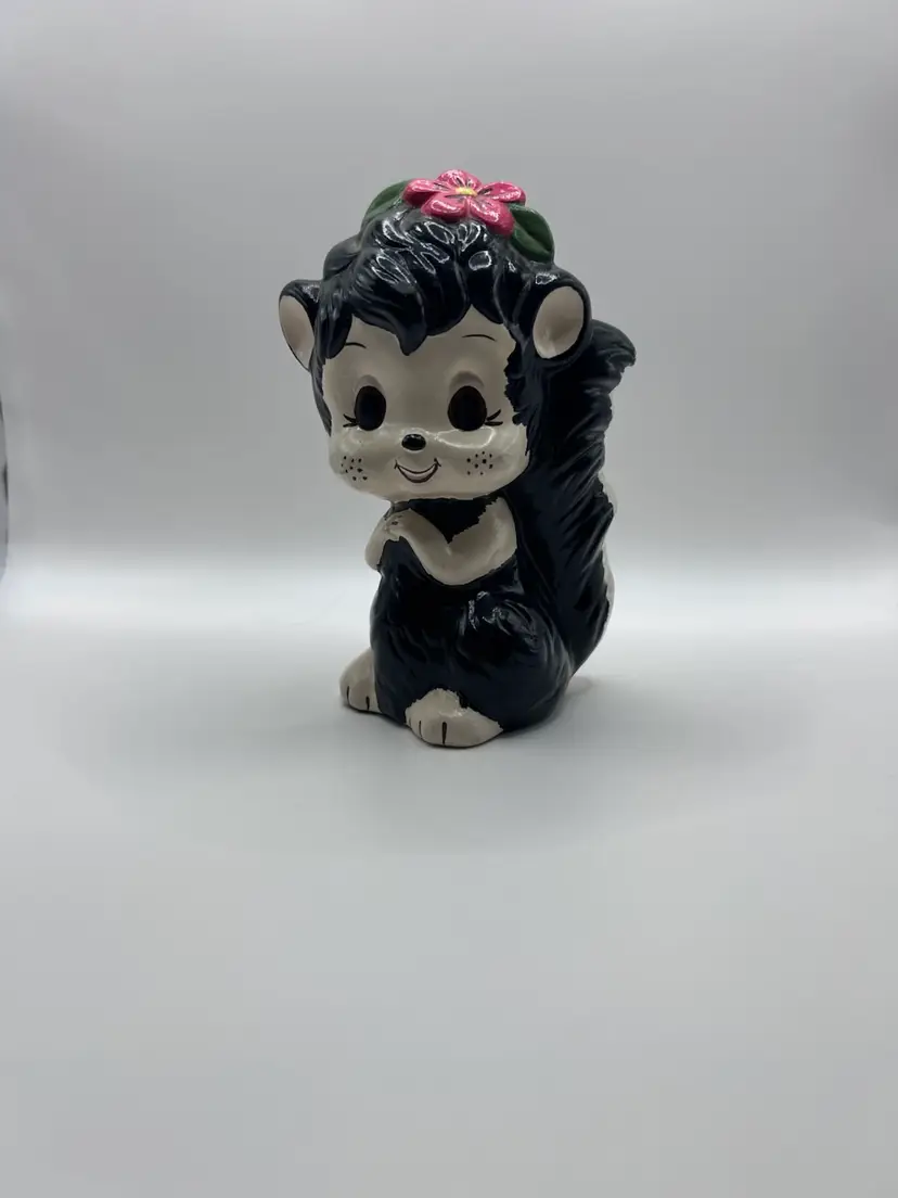 Vtg 1950s Anthropomorphic Freckled Skunk w Hair Flower 6”x4”