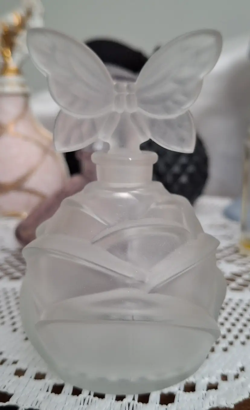 216 Vintage Nina Ricci L’Air du Temps Frosted Perfume Bottle – Butterfly Stopper