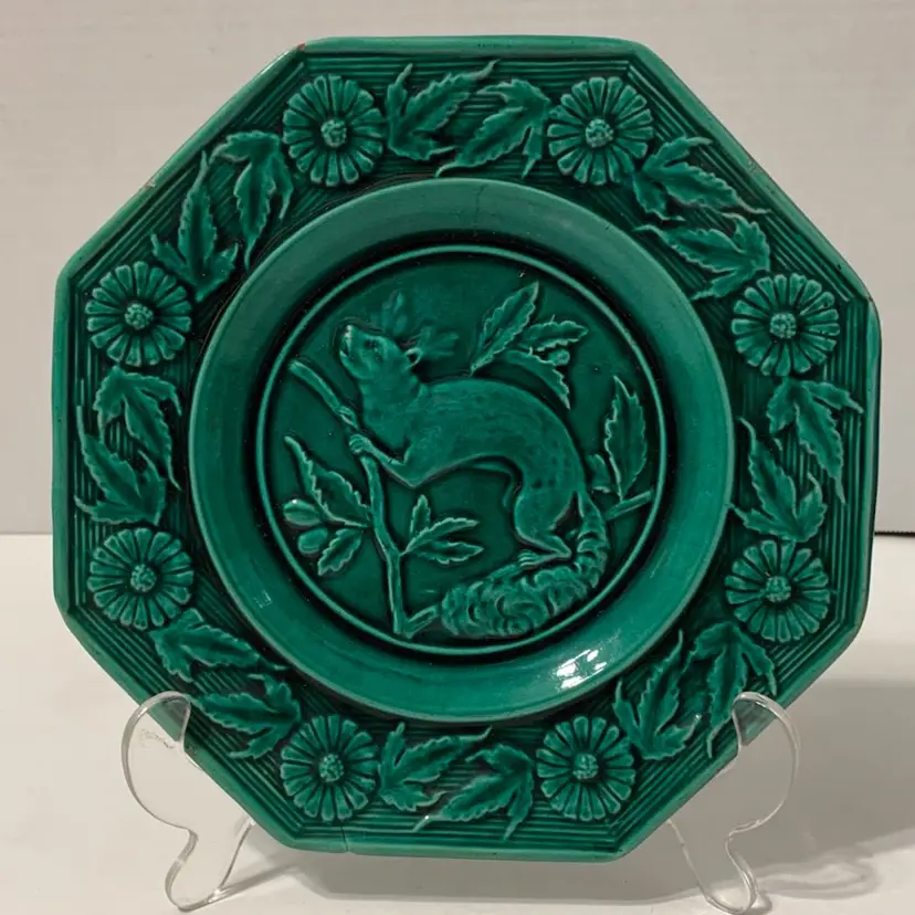 Victorian Majolica Octagonal Squirrel Plate Green Glaze