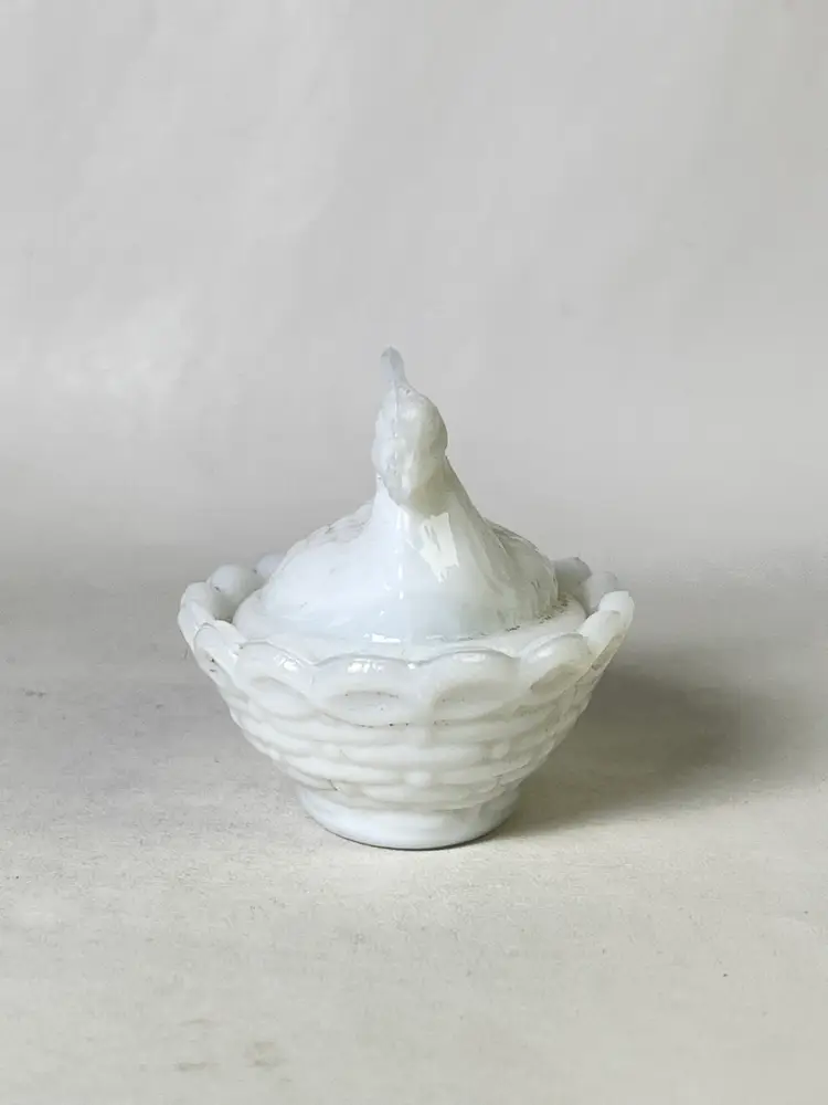 Vintage Milk Glass Hen On Nest Salt Cellar Trinket Box 2.5" Chicken
