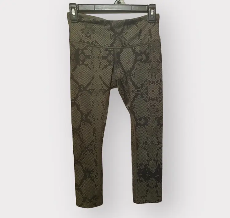 Lululemon Wunder Under Crop III Ziggy Snake Fatigue Gator Green Size 4