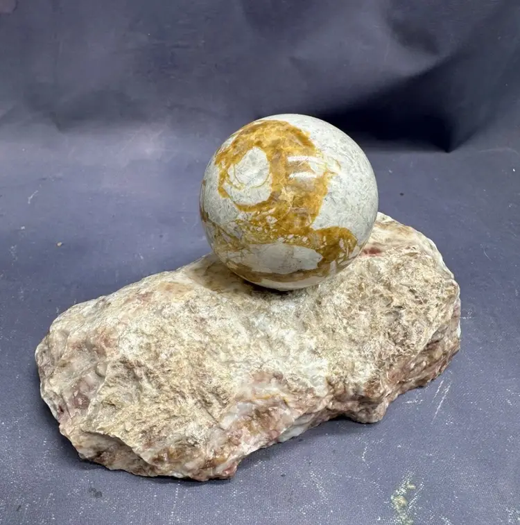 Natural Agate Healing Sphere Mineral Specimens On Rough Agate Stone Base