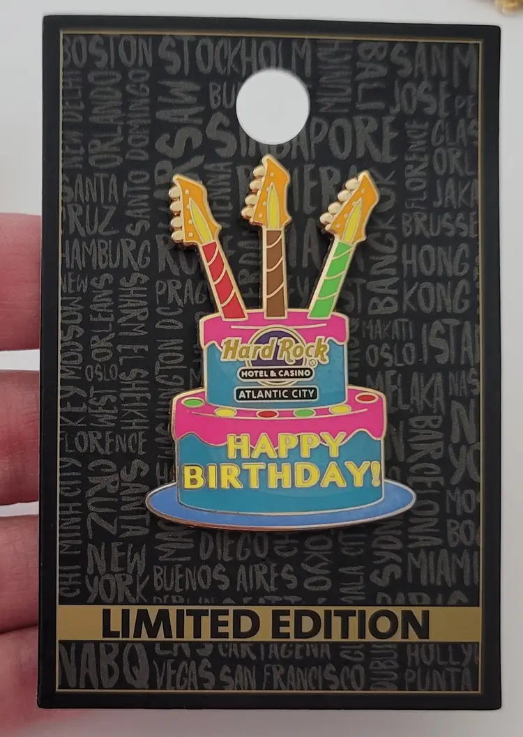 Hard Rock Cafe Hotel Casino Atlantic City Happy Birthday Cake Pin E704