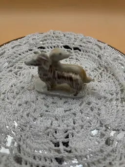 L08-Dogs Small Figurine