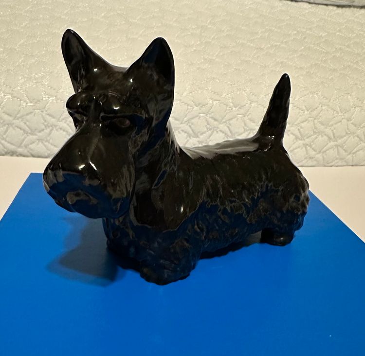 Beswick Black Scottish Terrier Dog Figurine 6.5” x 4.5”.