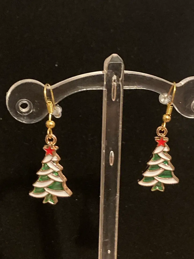 Tree Earrings! 1 1/2” drop. Gold Tone Hardware! Made By Me! 🎄🌲🎄