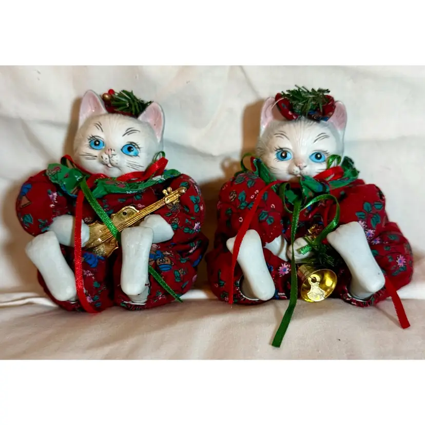 2 Christmas Holiday Posing Cats Bells Guitar + 1 Original Box