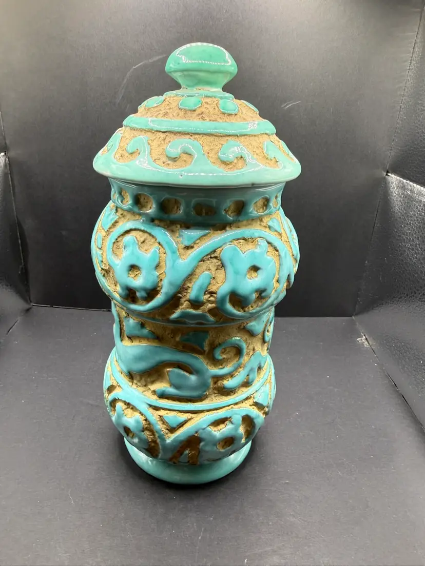 Italian Jar Stunning Turquoise Color And Design Sgraffito