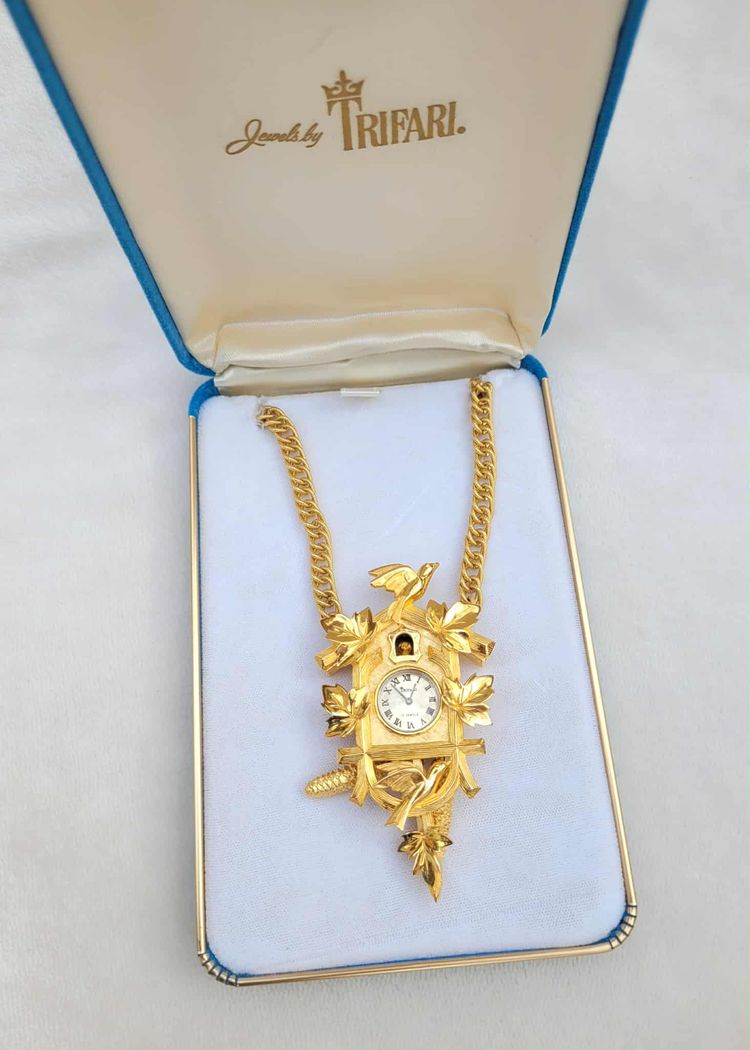 Vintage Trifari Cuckoo Clock Bird Figural Watch Pendant Necklace in Box - Works!