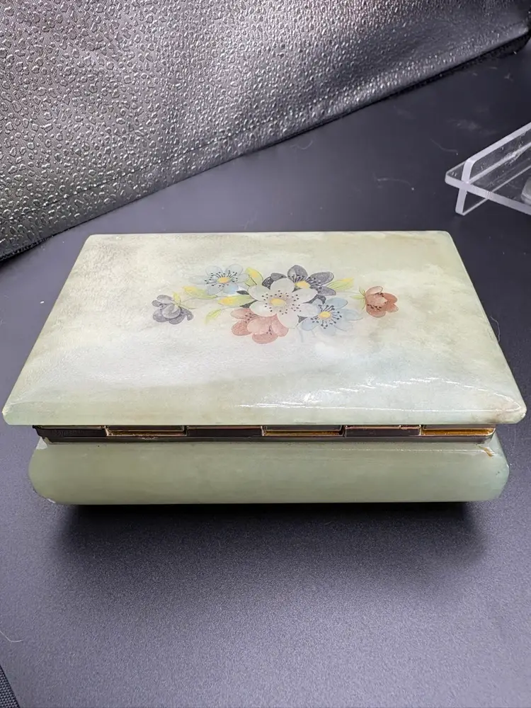 Vintage Green Alabaster Floral Trinket/Jewelry Box 4.5” X 3” X 1.5”