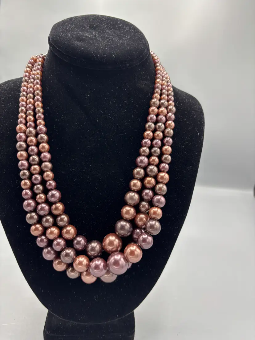 Strand faux Pearl Necklace