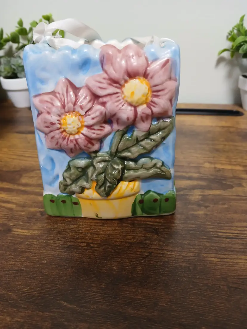 Vintage Ceramic Floral Decor K's Collection 056