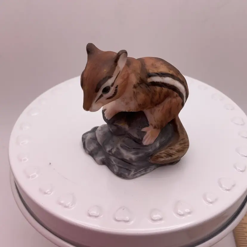 POW2 VTG Ceramic Chipmunk Figurine marked RC 2"
