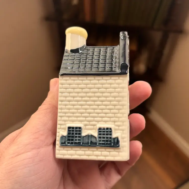 Delft Blue Miniature House KLM 18 2023