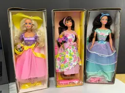 3 Vintage AVON Special Edition, Barbies