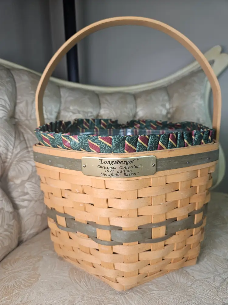 This is a Longaberger Christmas Collection 1997 Edition Snowflake Basket with a 3 way liner and protector.