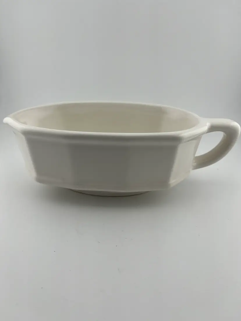 Pfaltzgraff Ivory Glazed Gravy Boat.