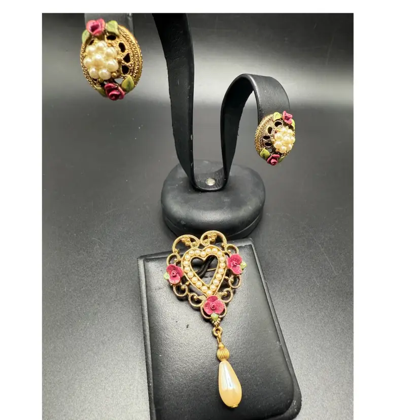 1928 Brand Gold Tone Brooch And Earring Set Heart Metal Flower