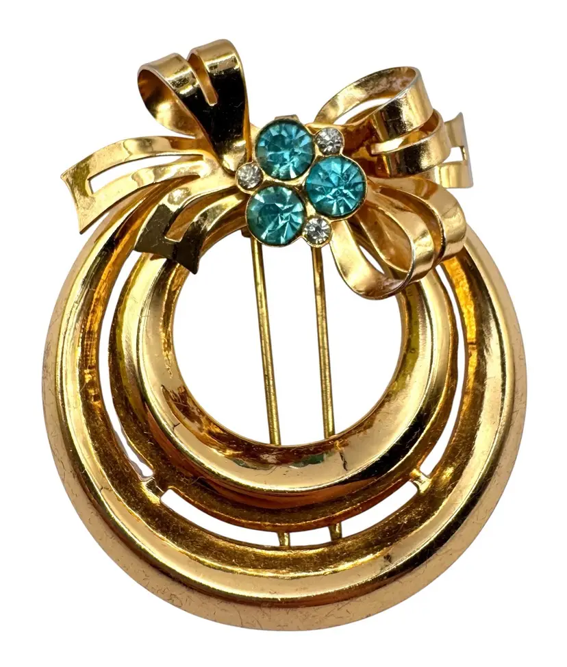Vintage Signed Coro Fur Clip Gold Tone Aqua Blue White Rhinestone Wreath Bow 2”