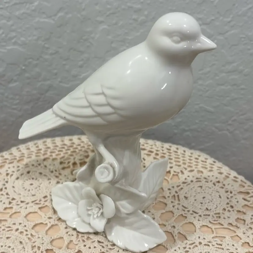 Godinger "Birds Of A Feather" Porcelain Bird