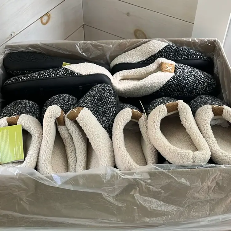 25 Pair Of Ultraideas Women’s Slippers Size M 7-8