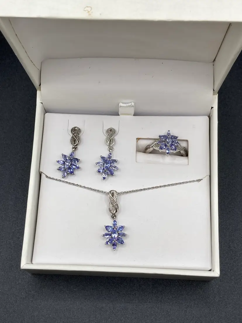 Stunning Tanzanite Sterling Silver Set!  Pendant Is On An 18” Chain Plus 2” Extender! 1” Drop Postback Pierced Earrings! Size 7 Ring! 😍✨😍 Everything Has Been Acid Tested And Presidium Tested Stones! 💍 In the original box!