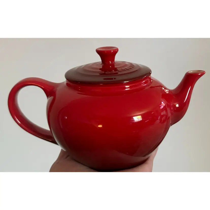 Le Creuset Small Tea Pot & Infuser 22oz Cerise Red Stoneware