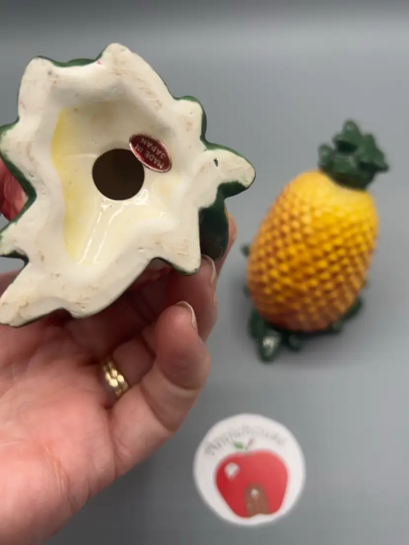 24136 Shakers - Pineapples 3”