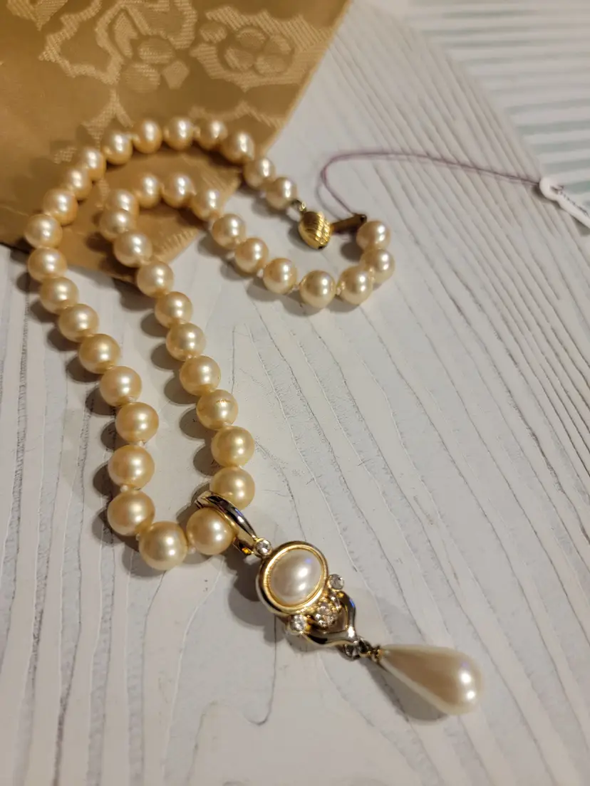 Vintage Marvella hand-knotted faux pearl necklace complete with marvella detachable enhancer pendant