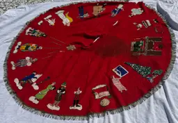 Vintage Children’s Service League Felt Christmas Tree Skirt w/ Applique DAMAGED