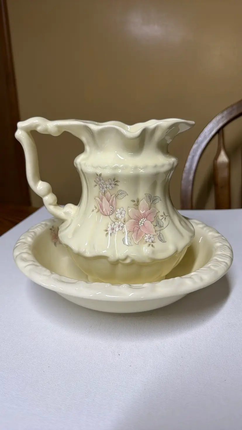 ATHENA BASIN WITH WATER PITCHER Pink Flowers