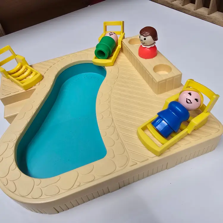 Vintage Fisher Price Little People Play Family Pool & 3 People *Incomplete