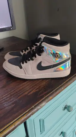 Size 9 - Air Jordan 1 Mid Iridescent W Rare Size