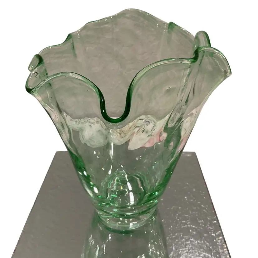 🎉Green “Hankerchief” Rim Vase - 7.5”