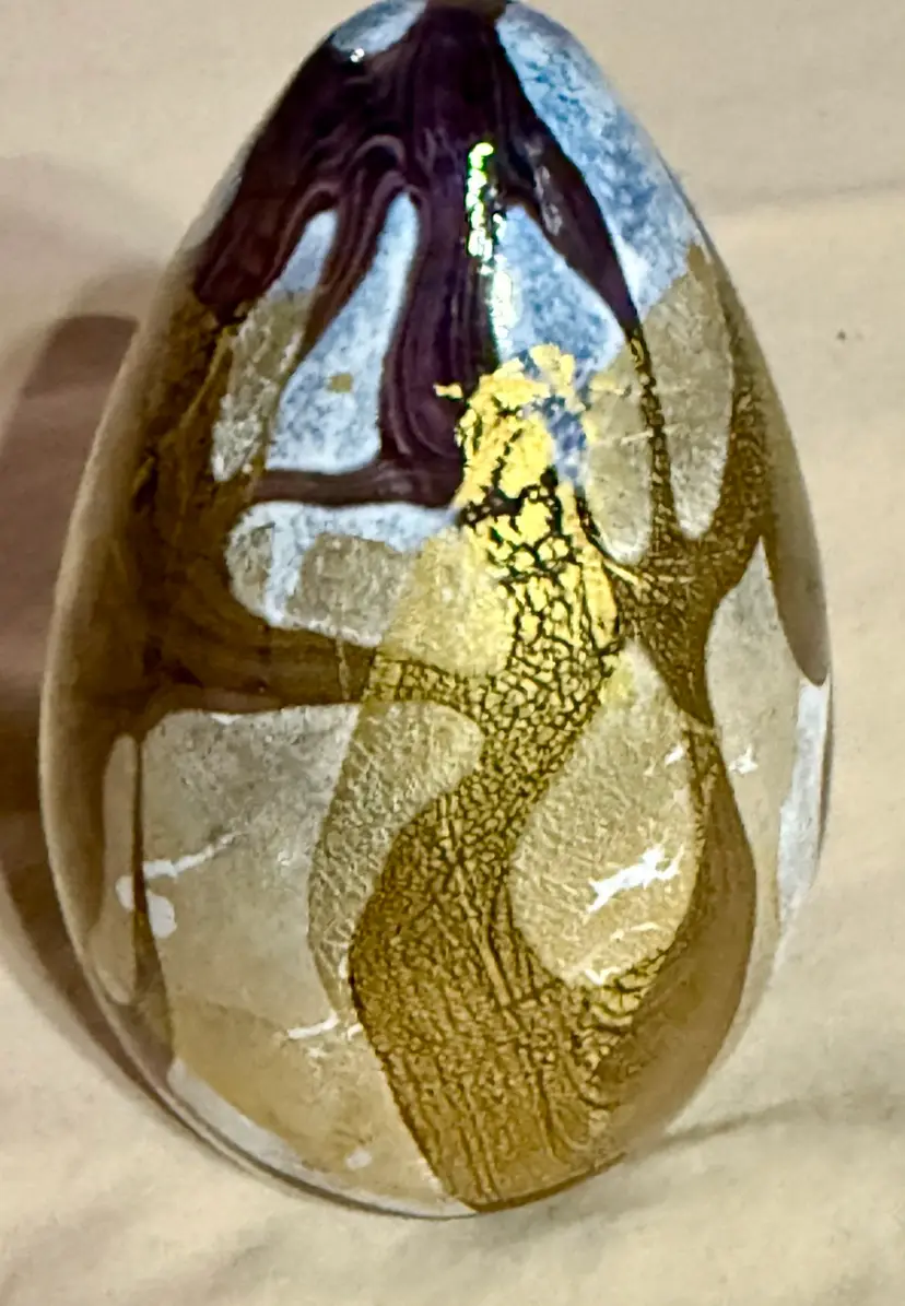 Isle Of Wight Museum Art Glass Paperweight Egg