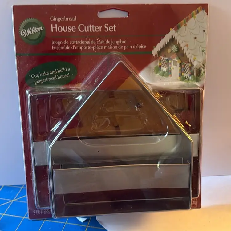 Wilton Gingerbread House Cutter Set