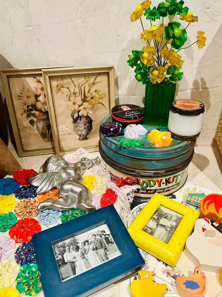 Lucite Flowers And More Weekend Finds! 