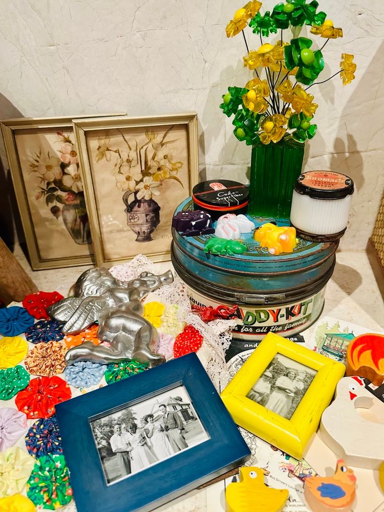 Lucite Flowers And More Weekend Finds!