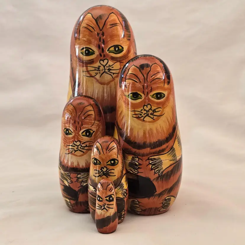 Serious Cat Nesting Dolls Set of 5 Unbranded  1¼" To 5½" Tall with Condition Issues