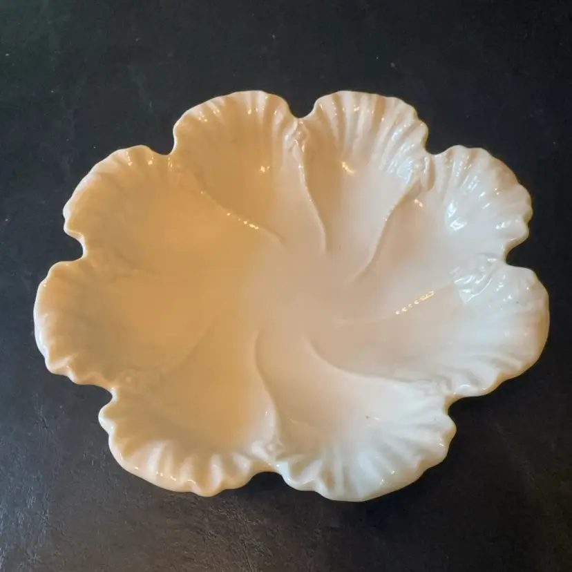 010. Leaf Collection
by LENOX - Leaf Bowl Small
