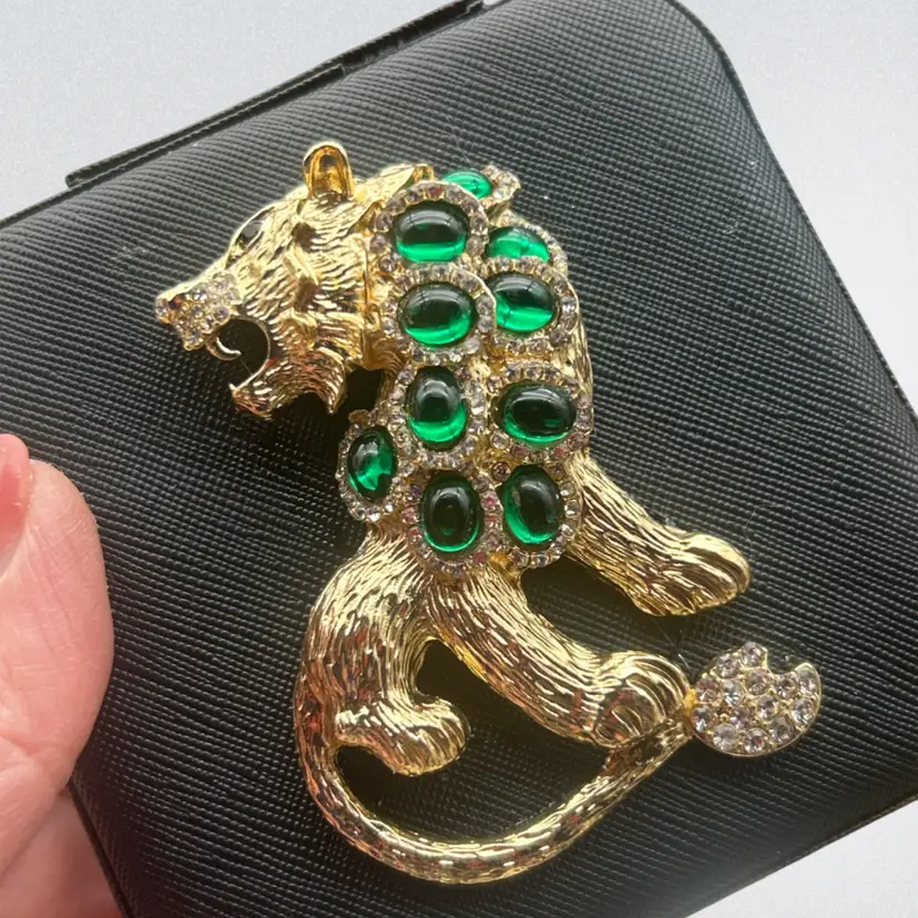 “Emerald Lion Luxe Treasure Keeper” Hand-Embellished Travel Jewelry Case – Black | Vintage Gold Lion Bling
