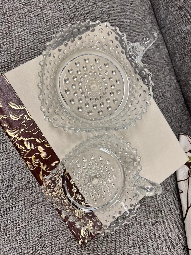 Raindrop Nappy Dish with Handle